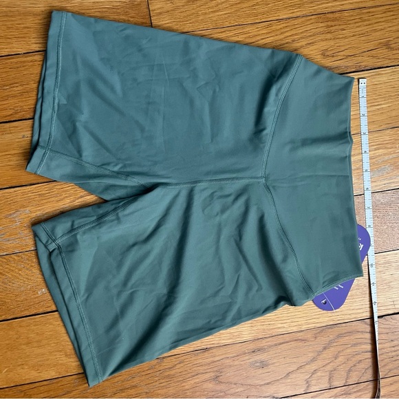 Kamo Fitness Women's green bike shorts - Picture 5 of 6